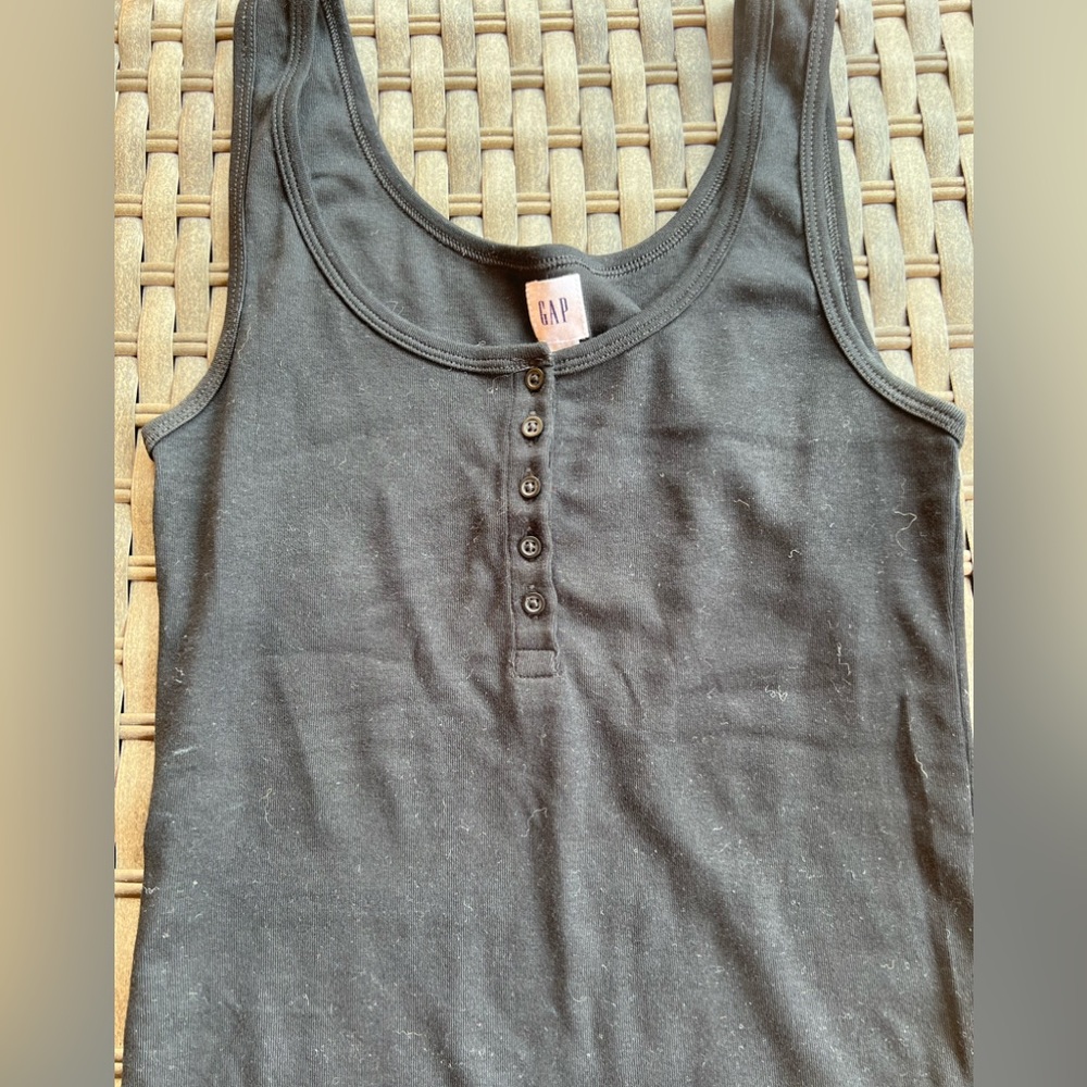 Gap Tank Top 🎉